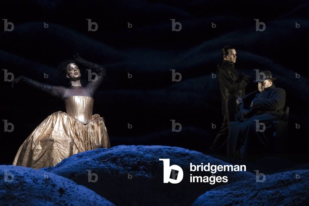 Christopher Robertson as Doktor Faust and Mary Mills as Duchess of Parma in 'Doktor Faust' (photo)
