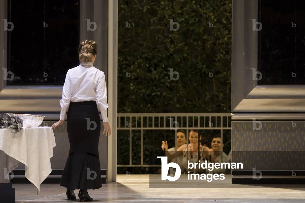 Entourage of the infanta (photo)