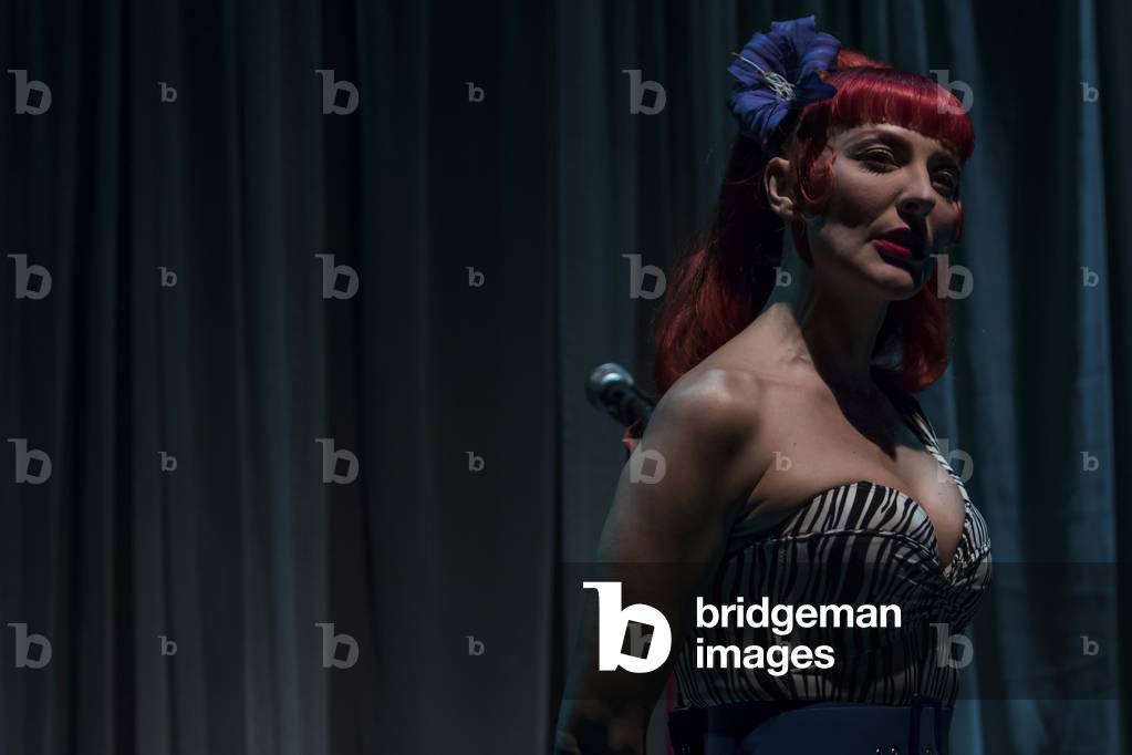 Roma Calderon performs The Lovers (photo)