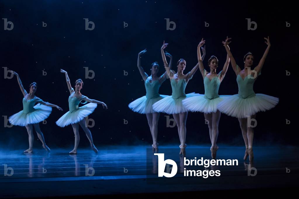 Dancers perform dryads dance (photo)