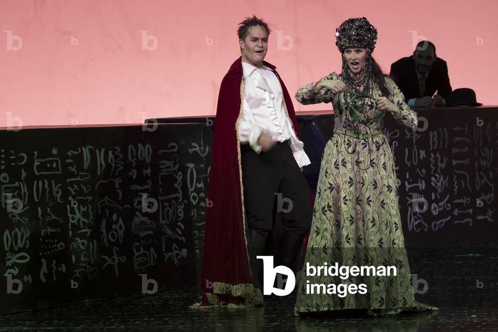 Lawrence Zazzo as Julius Caesar and Elena de la Merced as Cleopa (photo)