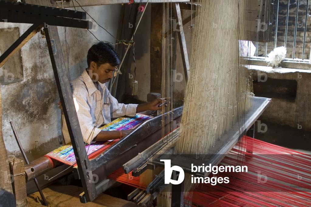 Weaving Varanasi sari silk thread with handloom in Varanasi, Uttar Pradesh, India (photo)