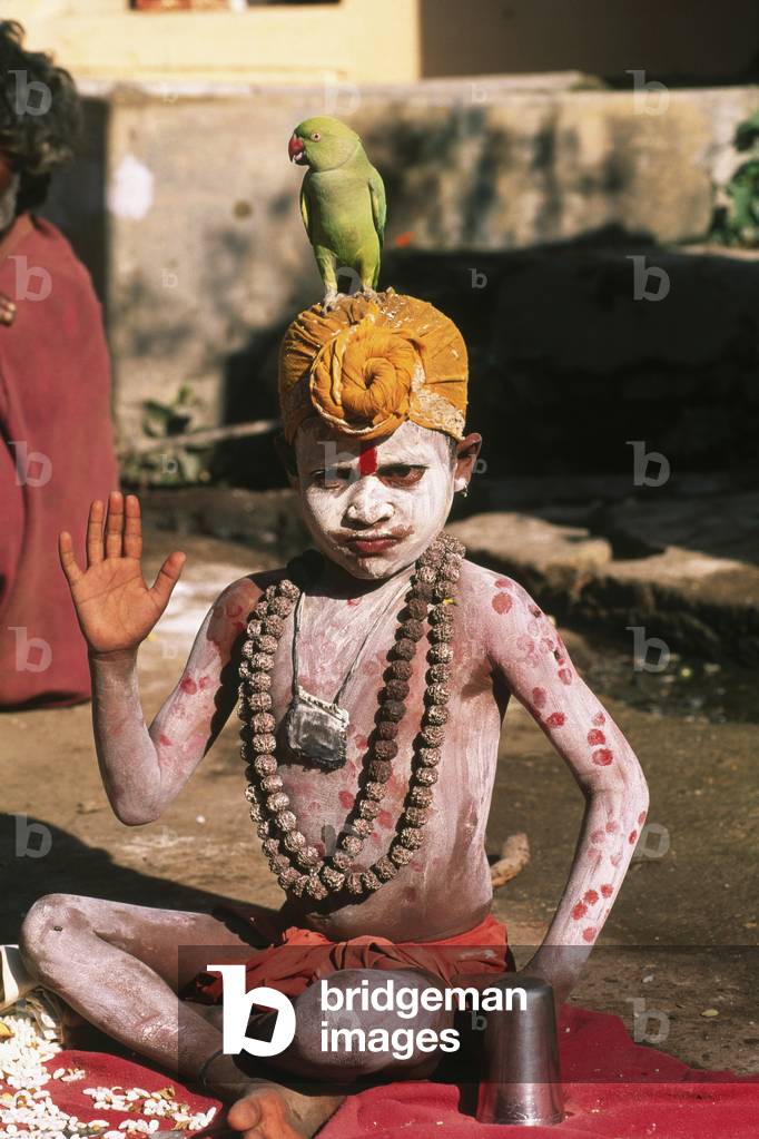 Child blessing on street at the Pushkar Fair, Rajasthan, India (photo)