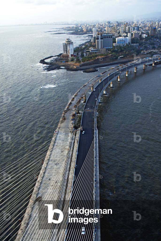 Road of Bandra Worli known Rajiv Gandhi sea link, Mumbai (photo)