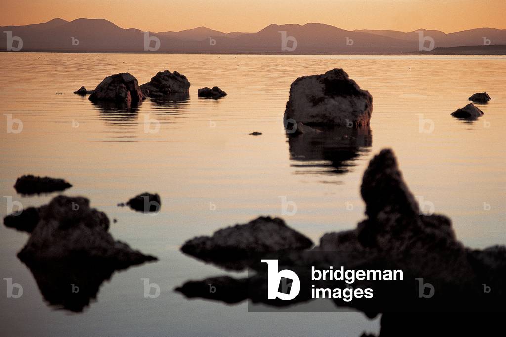 Tufa formation, Mono Lake (photo)