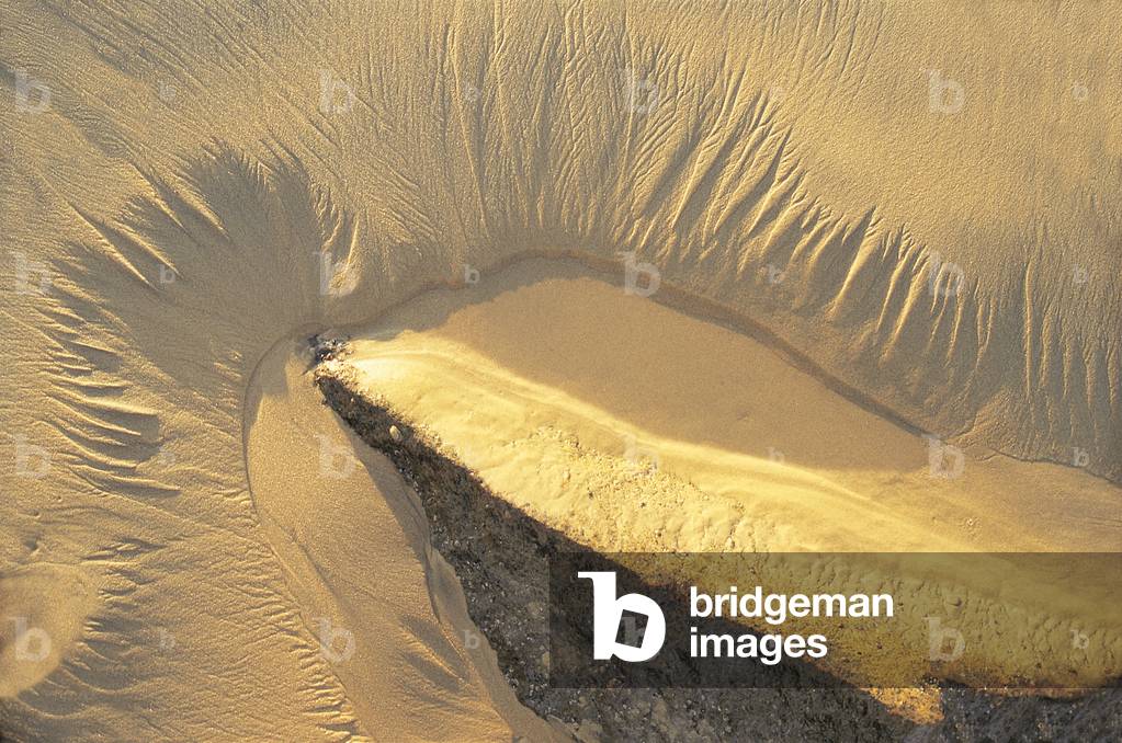 Rock and low tide marking on sand, Vishakapatnam (photo)