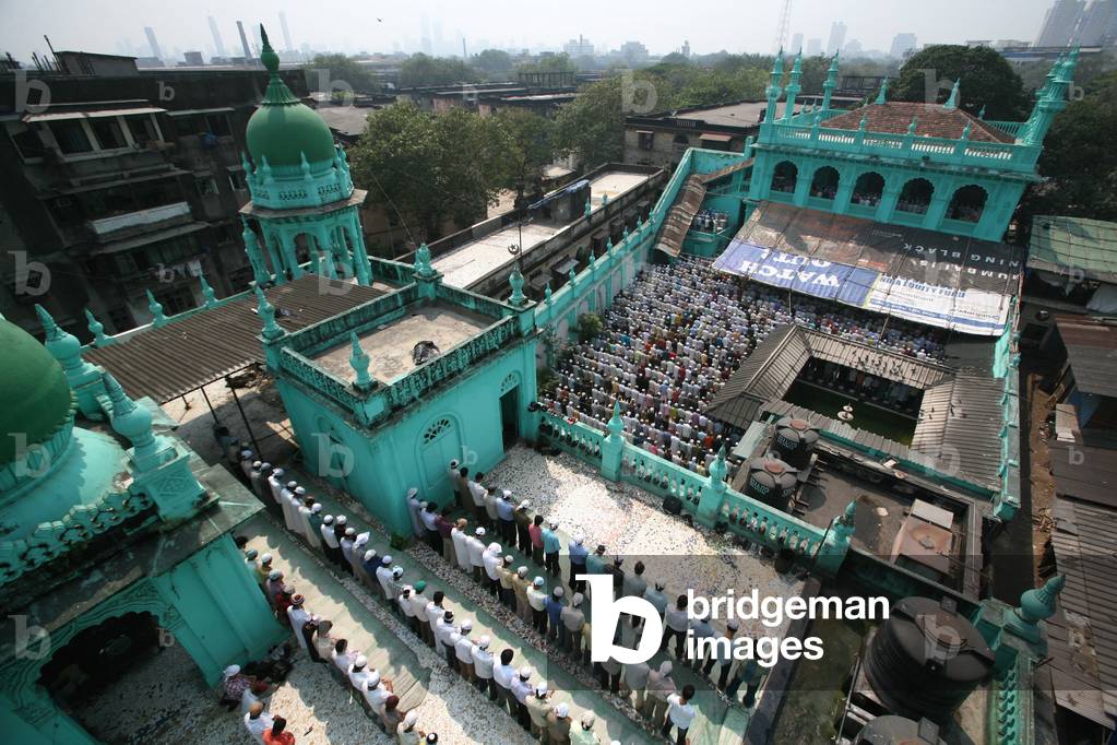 Muslims offering namaaz at Bawla Masjid at N M Joshi road in Lower Parel, Mumbai, Maharashtra, India (photo)