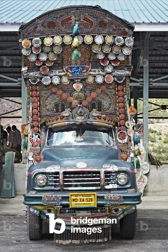 Decorative truck, Uri Jammu, Kashmir (photo)