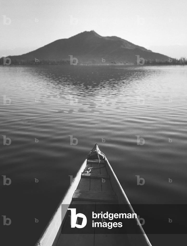 Shikara tip pointing towards shankaracharya hill Srinagar (b/w photo)