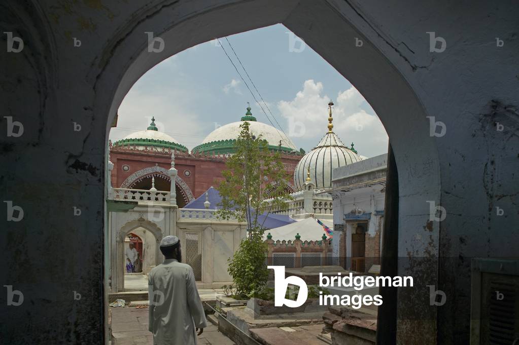 General view Tomb of Hajrat Nizamuddin, Delhi, India (photo)