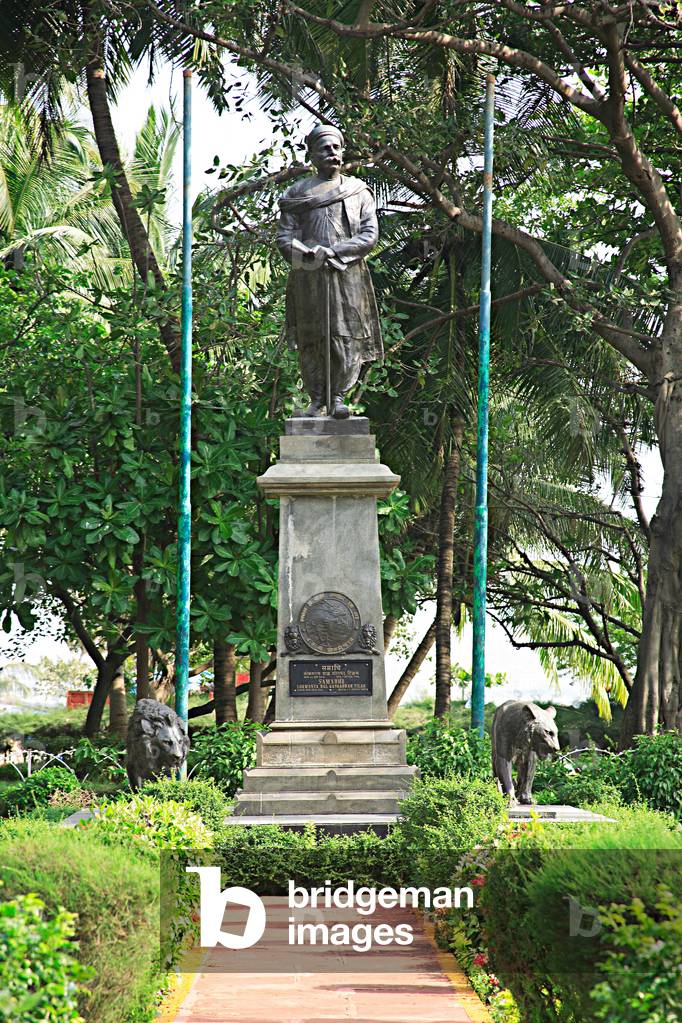 Monument to Lokmanya Bal Gangadhar Tilak, Udyan park, G. B. Pant Chowk, Girgaon, Chowpatty Seaface, Charni Road, Mumbai, Maharashtra, India (photo)
