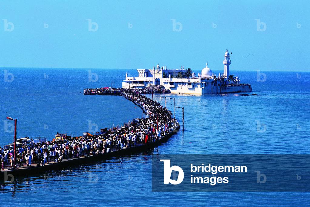 View of Haji Ali Dargah Sharif, Mumbai, Maharashtra, India (photo)
