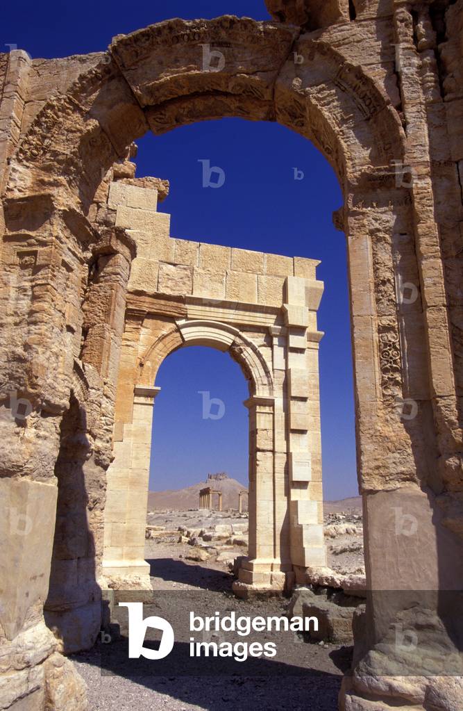 Entrance to Central Avenue, Palmyra (Tadmor), Syria (photo)