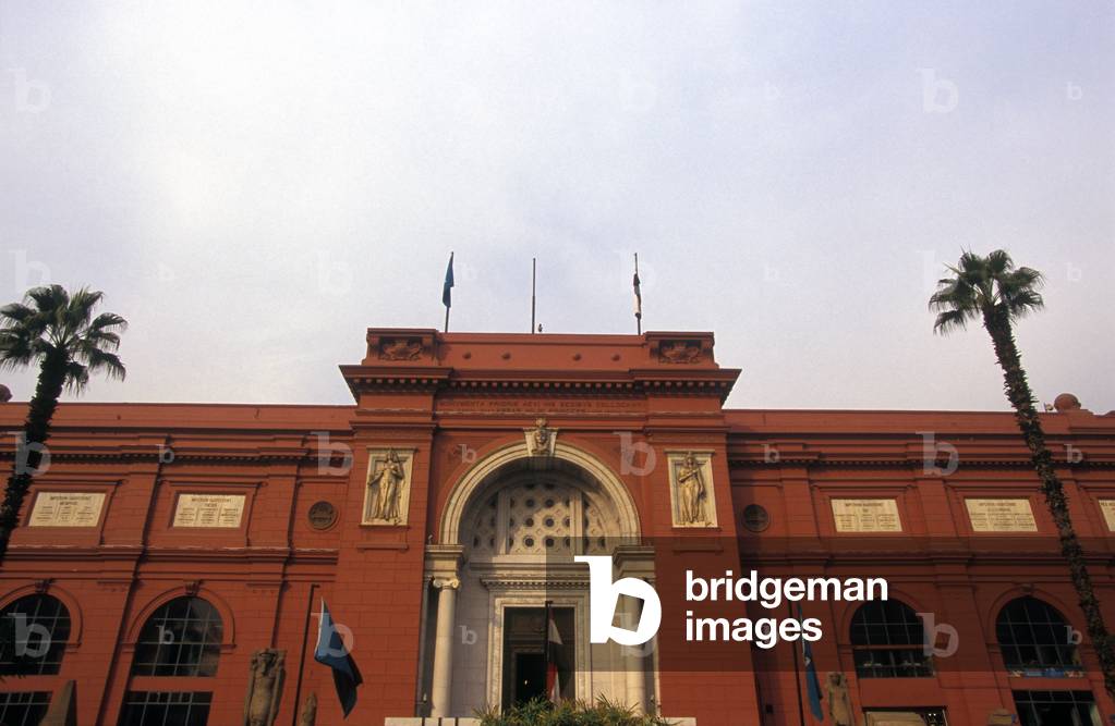 Facade of the Egyptian National Museum, Cairo, Egypt (photo)
