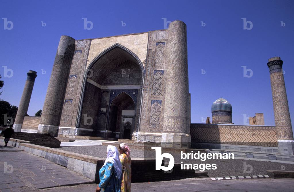 Facade of Bibi Khanym Mosque, Samarkand, Uzbekistan (photo)