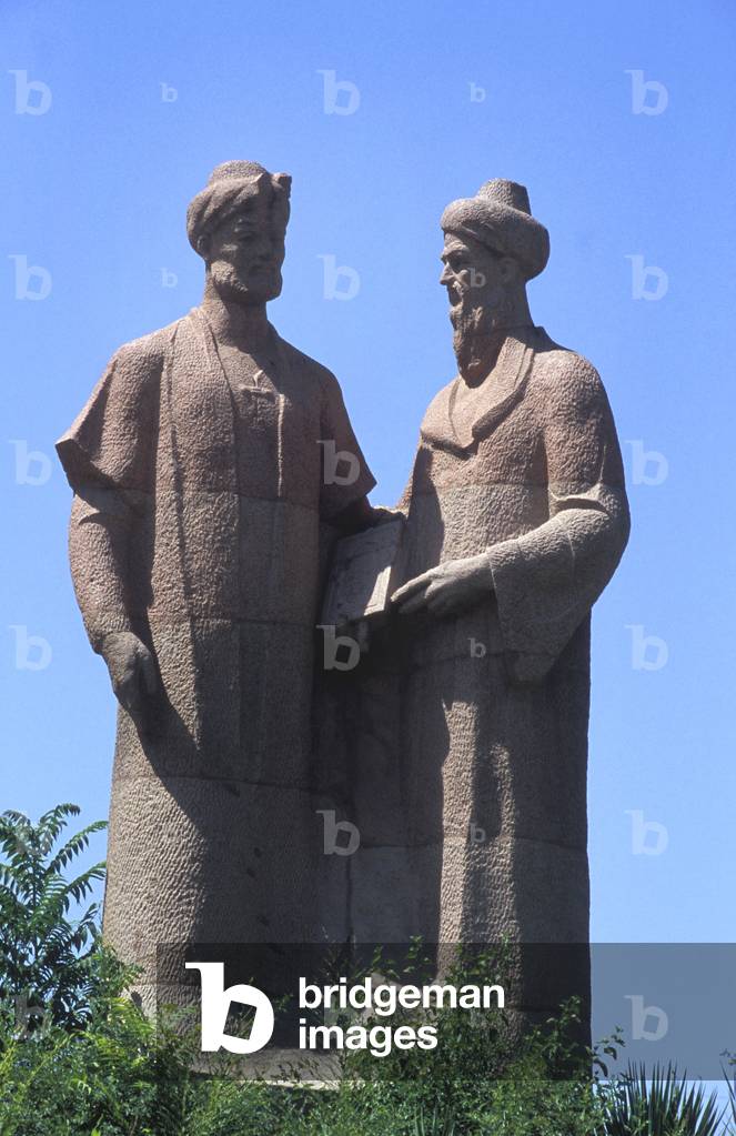 Statues of traders on the former Silk Road, Samarkand, Uzbekistan (photo)