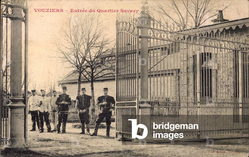 Image of Vouziers Ardennes, Entree du Quartier Savary, Soldaten