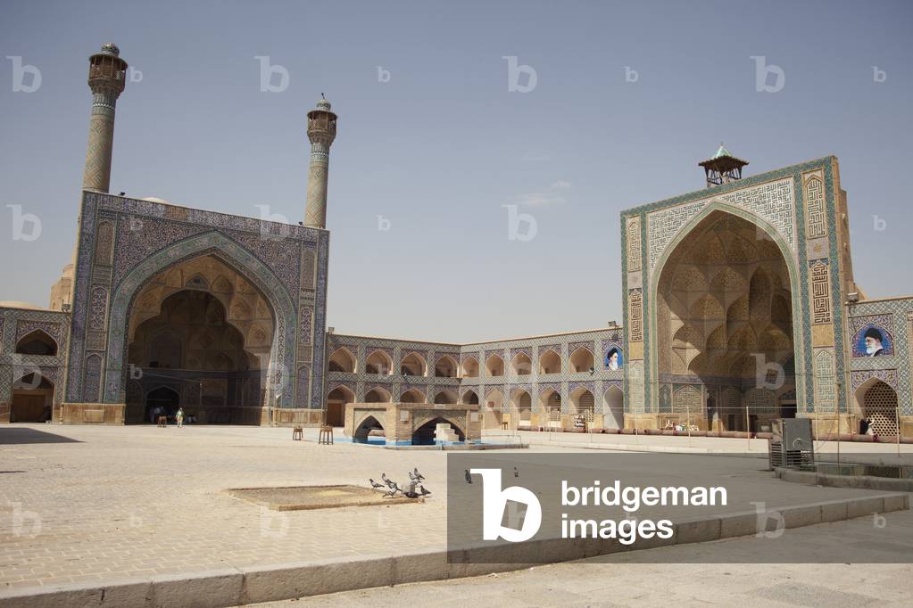 Courtyard of Friday Mosque, Isfahan, Iran (photo)