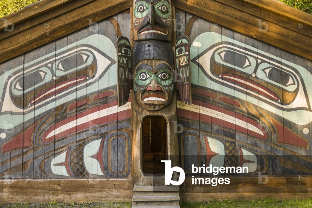 Clan House At The Totem Bight State Historical Site In Ketchikan, Alaska (photo)