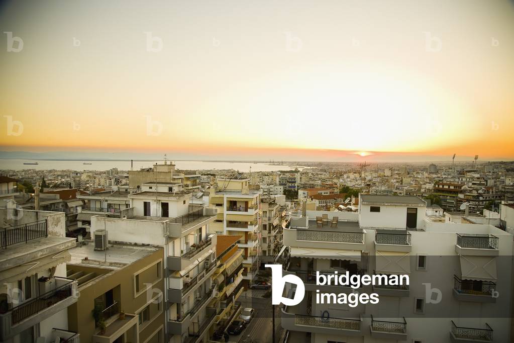 Greece, Cityscape at sunset, Thessaloniki (photo)