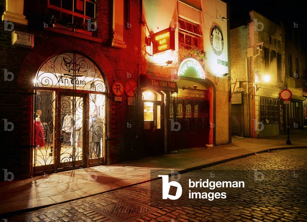 Dublin, Co Dublin, Ireland, Crown Alley Merchant's Arch In Temple Bar (photo)