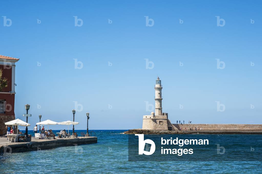 Lighthouse in the Venetian harbour, Chania, Crete, Greece (photo)