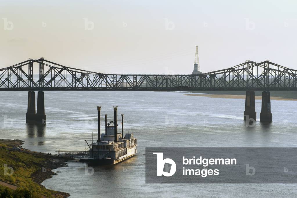 USA, Mississippi, Natchez-Vidalia Bridge over Mississippi River, Natchez (photo)