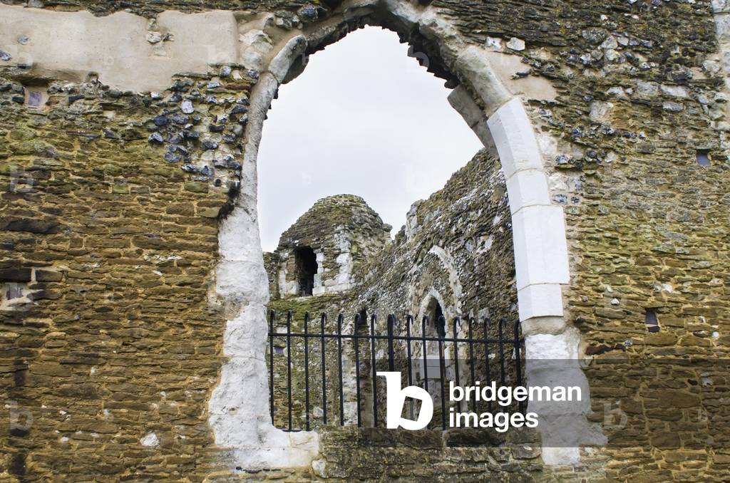UK, Surrey, Guildford, St. Catherine's Hill, Ruins of St. Catherine's Chapel (photo)
