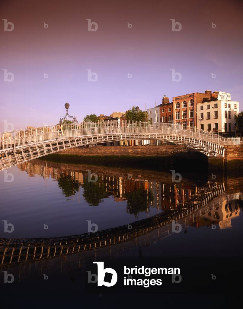 Ha'penny Bridge, River Liffey, Dublin, Co Dublin, Ireland (photo)