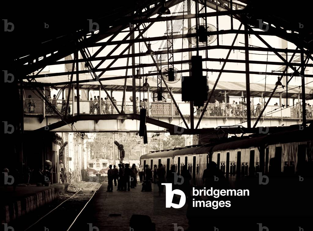 Mumbai, India, Passengers and Trains in a Train Station (photo)
