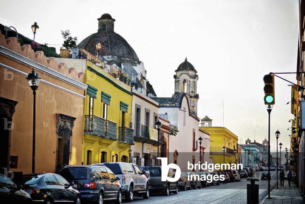 Street Scene with colourful Buildings, Mexico (photo)