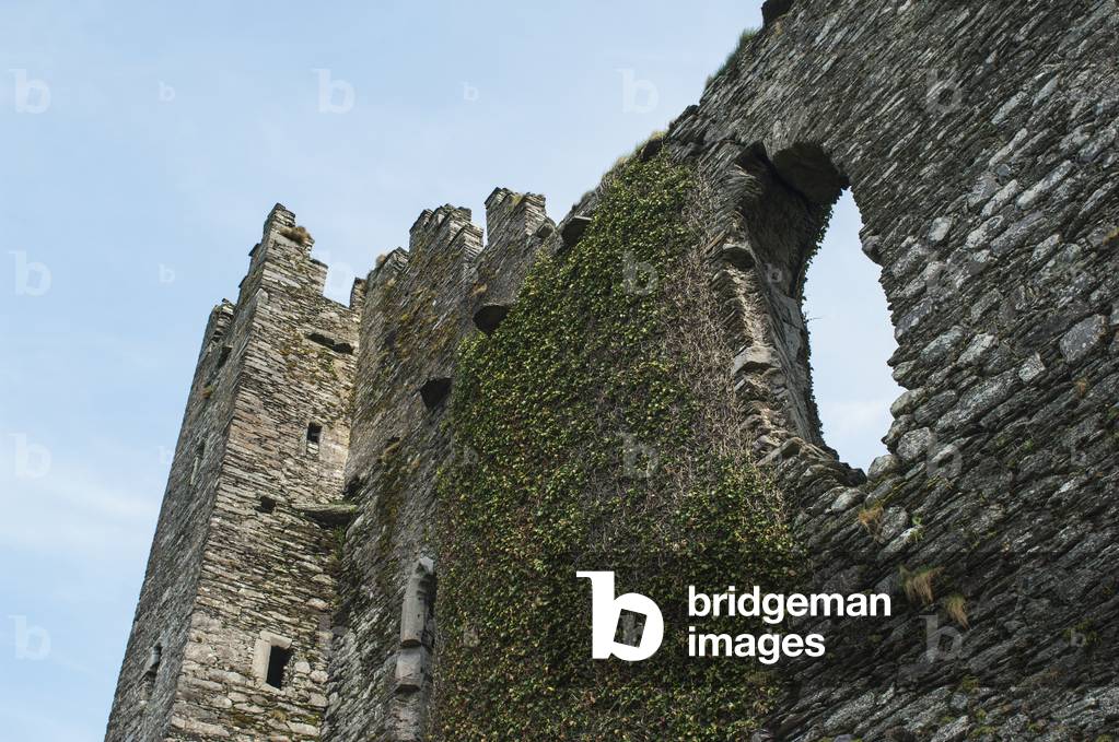 Ballycarbery Castle on Ring of Kerry; Cahersiveen, Iveragh Peninsula, County Kerry, Ireland, UK (photo)