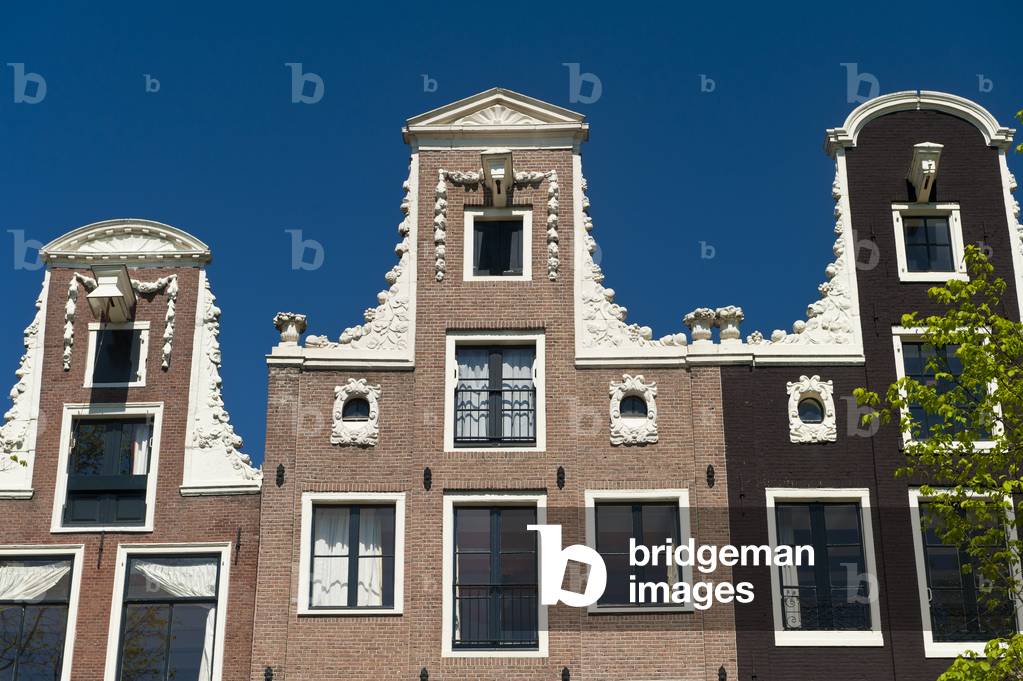 Facade of gabled houses, Amsterdam, Holland (photo)