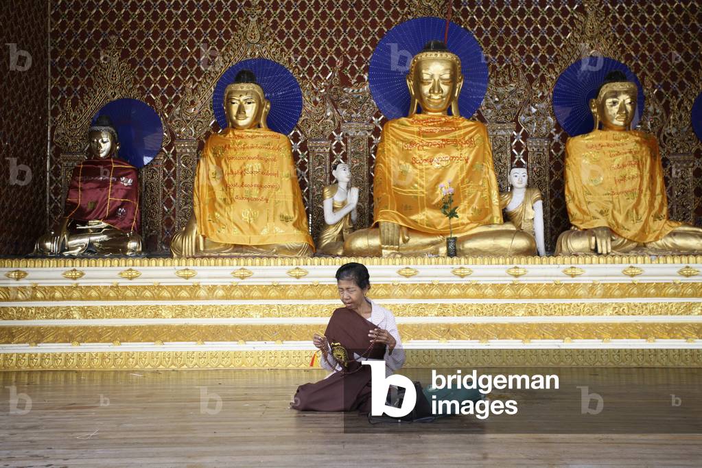 Burma/Myanmar, Interior of Shwedagon pagoda, Rangoon (photo)
