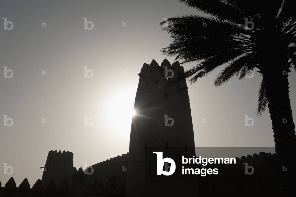 Silhouette of Al Jahili Fort, Al Ain, Abu Dhabi, United Arab Emirates (photo)