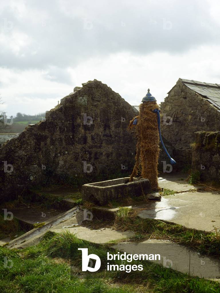 Ireland, Traditional Water Pump (photo)
