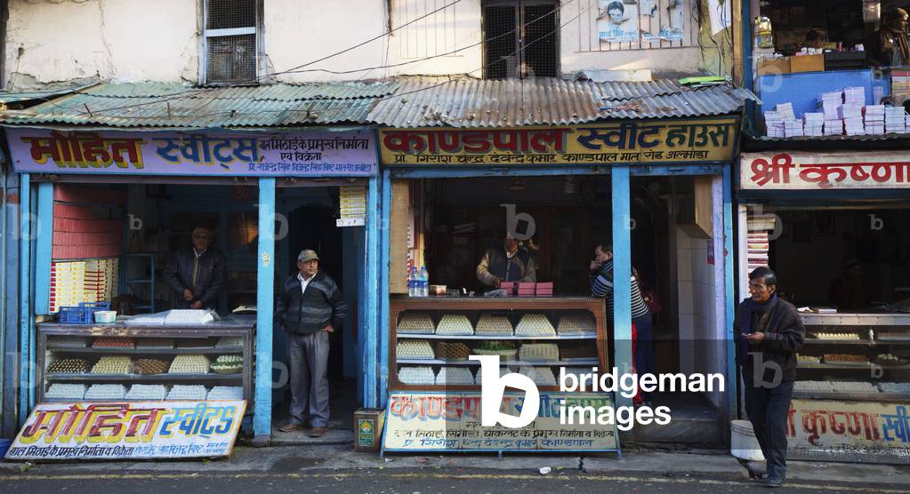 Indian sweet shop in the bazaar (photo)