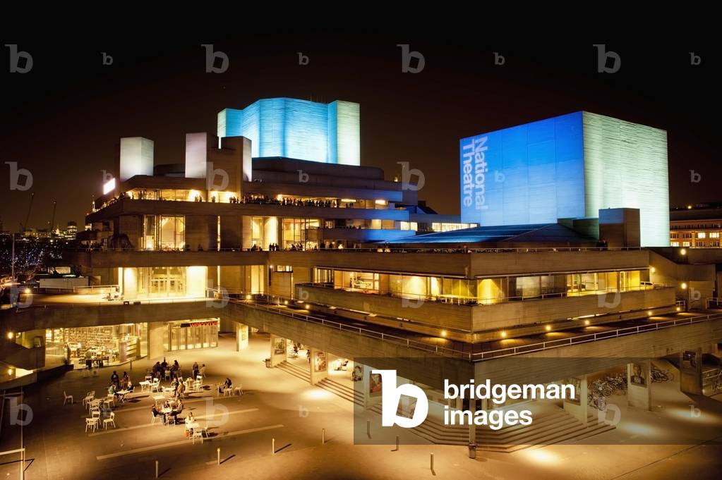 UK, England, UK , National Theatre at night, London (photo)