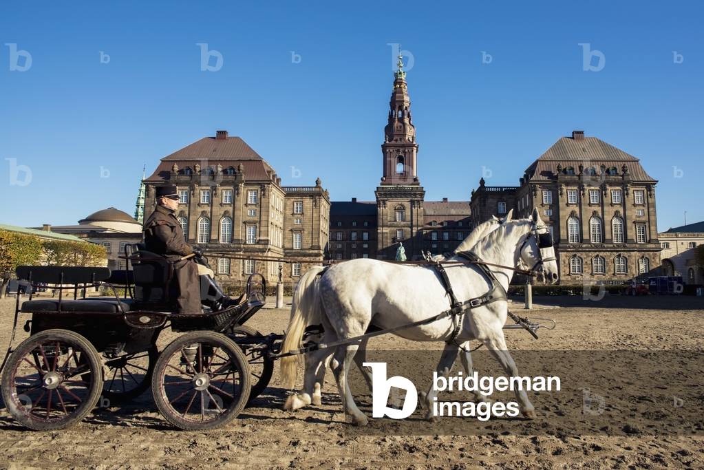 Denmark, Horse carriage in front of Christiansborg Palace, Copenhagen (photo)