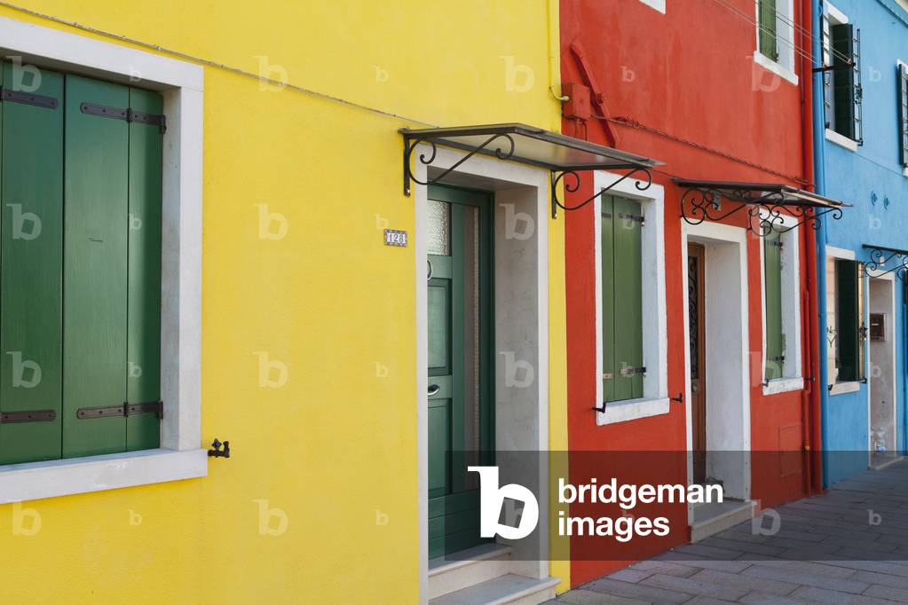 Coloured houses in Burano, Venice, Italy (photo)