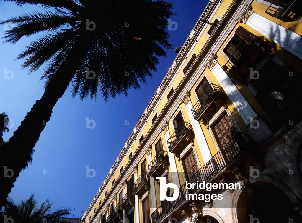 Buildings in Placa Real, Barcelona, Spain (photo)