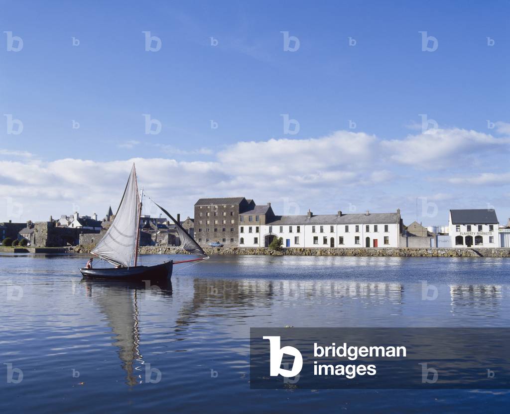 Man Sailing Sailboat On Harbour (photo)