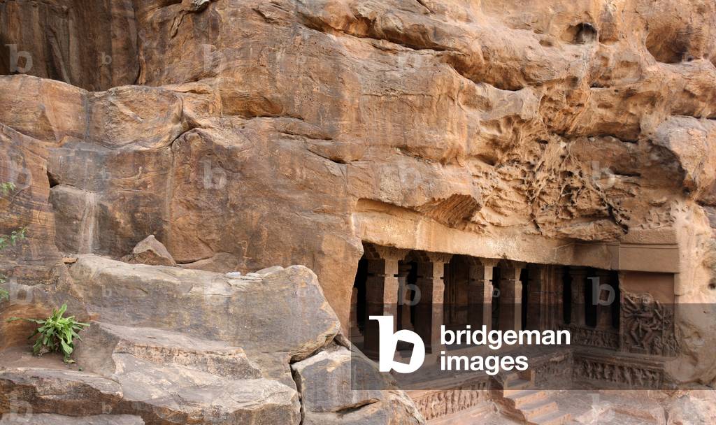 Cave temples, Badami, Karnataka, India (photo)