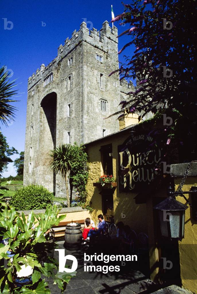 Bunratty Castle And Durty Nellies, Bunratty Village, Co Clare, Ireland (photo)