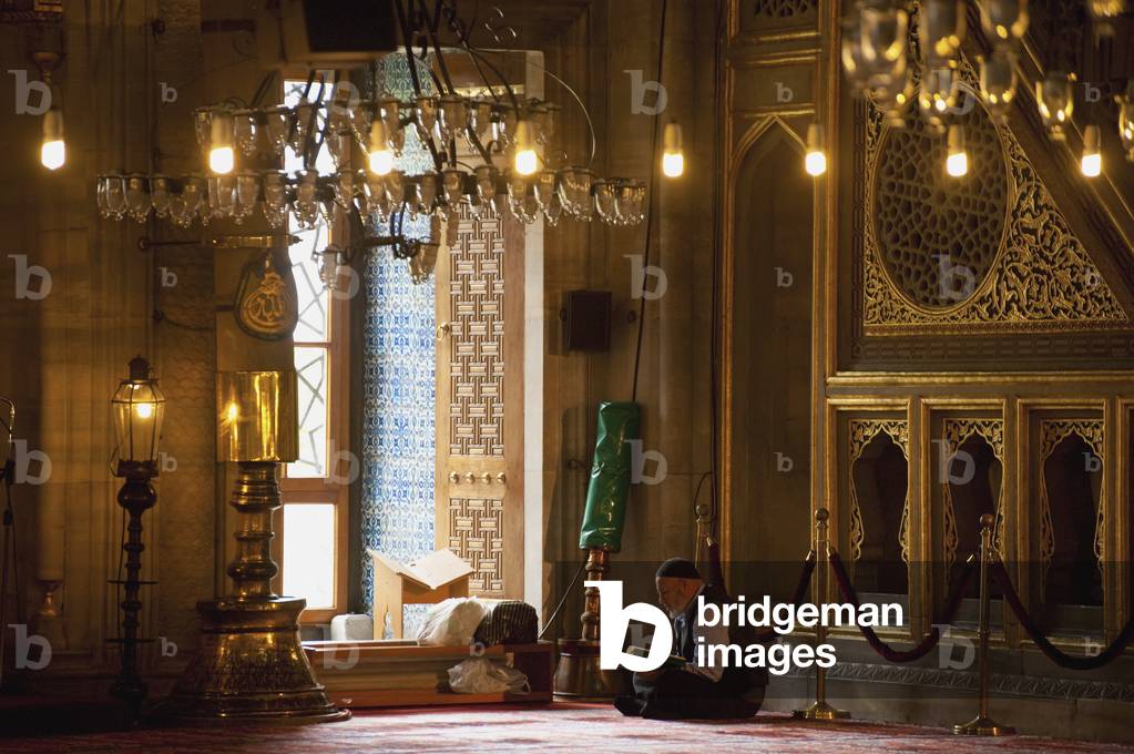 Turkey, Man Reading Qaran or Koran in New Mosque, Istanbul (photo)