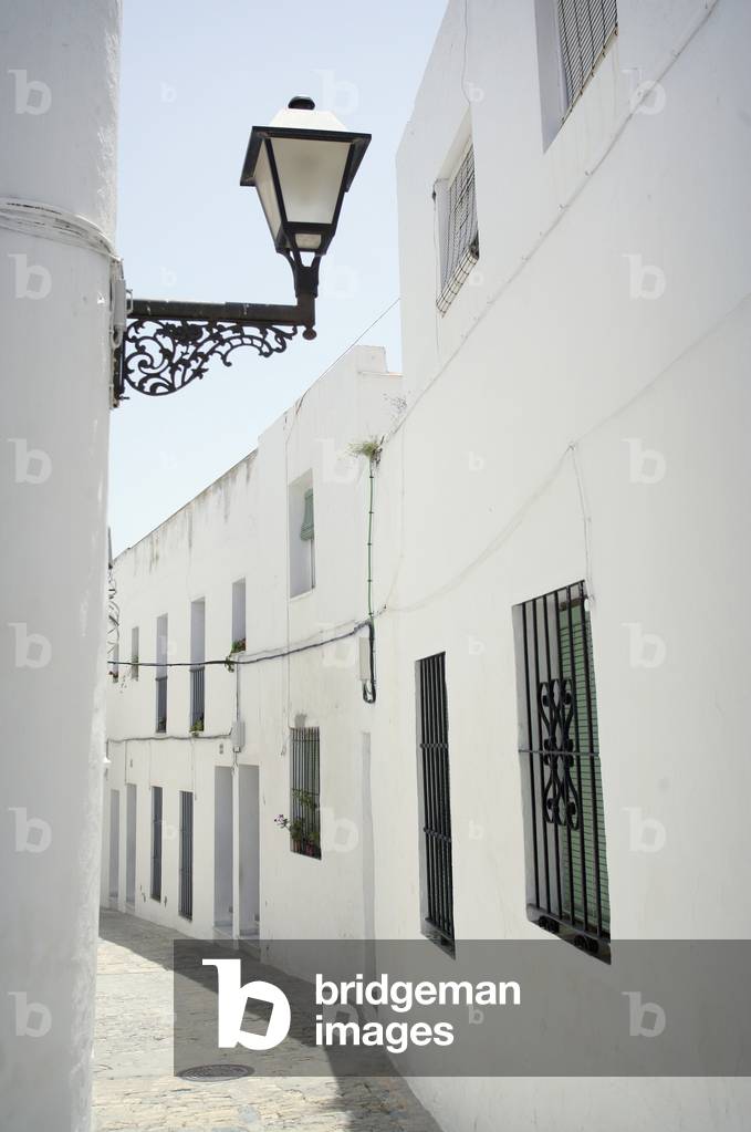 Spain, Andalucia, Costa De La Luz, White Houses and Street Lamp, Vejer De La Frontera (photo)