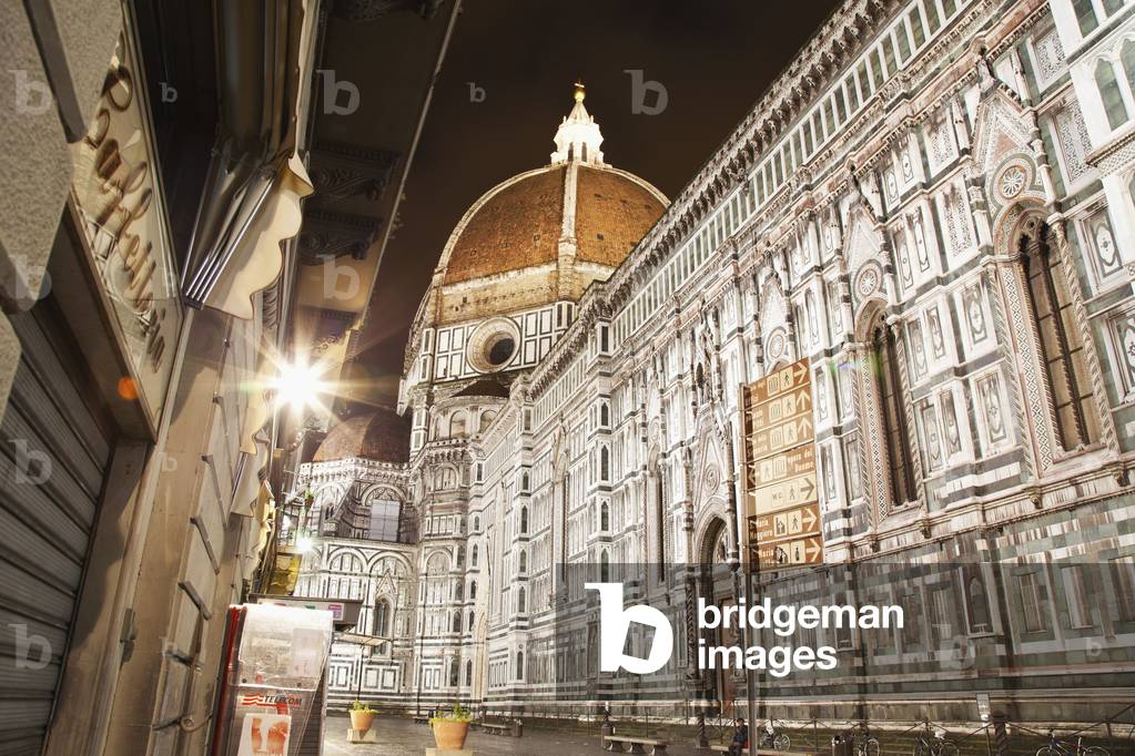 Buildings and Florence Cathedral illuminated a nighttime, Florence, Tuscany, Italy (photo)