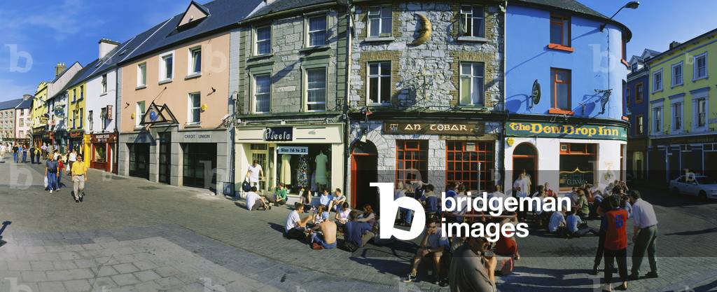 Galway City, County Galway, Republic Of Ireland; People In The Third Largest City In The Republic Of Ireland (photo)