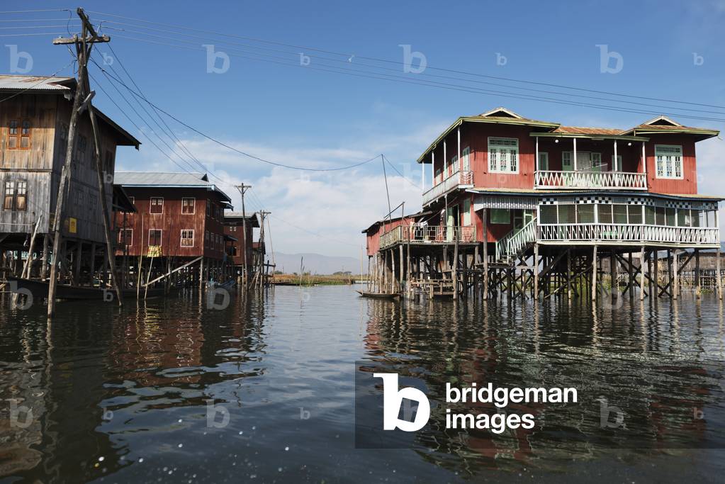 Houses on stilts in the water, Taungyii, Shan State, Myanmar (photo)