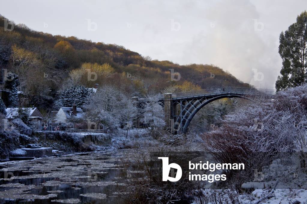 Ironbridge gorge and world's first iron bridge with ice flows in River Severn, Ironbridge, Shropshire, England (photo)